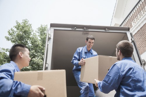 Careful packing and loading support for a flat move in Holland Park