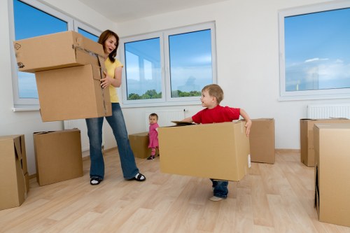 Free quote concept for a man with van service in Holland Park